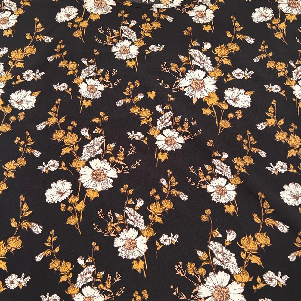 Bundle of 6 tops, leggings, turtleneck. Size medium.